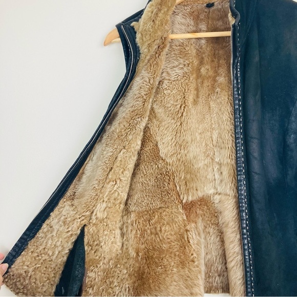 Artico Axel’s Vail, Colorado shearling zip front vest in black. Size 46 (US8/10) - Picture 2 of 11